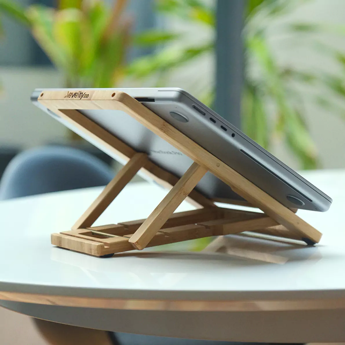 Levelty stand product view 2